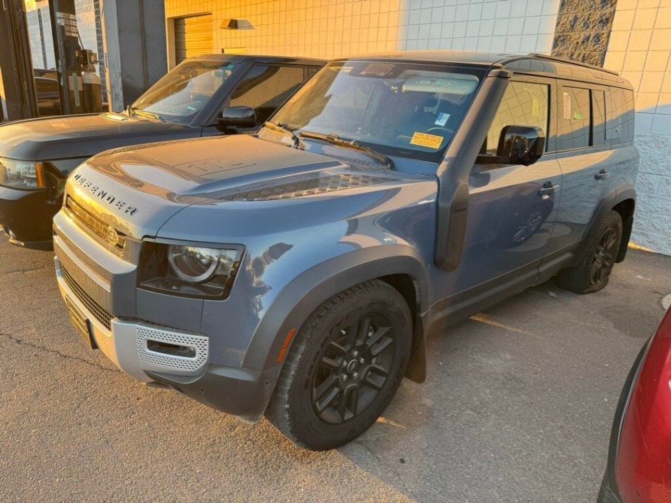 2020 Land Rover Defender SE's photo