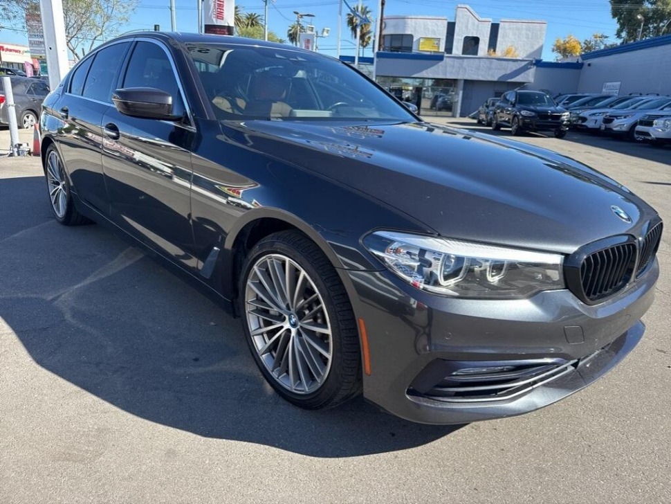 2018 BMW 5 Series 530e's photo