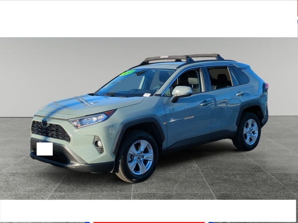 2020 Toyota RAV4 XLE's photo