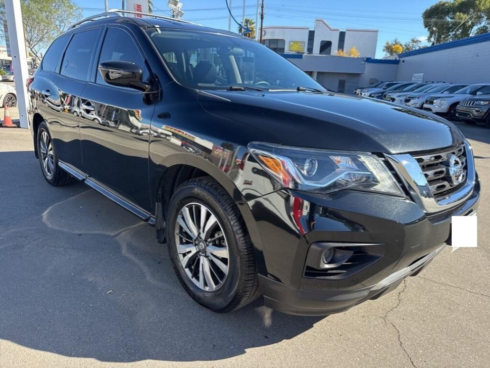2017 Nissan Pathfinder S's photo